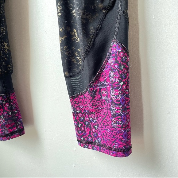 Shiny gold and purple capri leggings - Picture 2 of 4